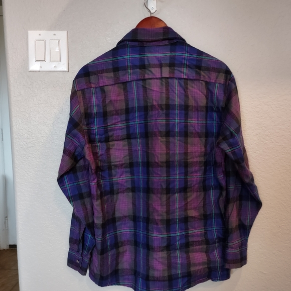 Vintage PNW north west territory purple and black fannel - Picture 4 of 5